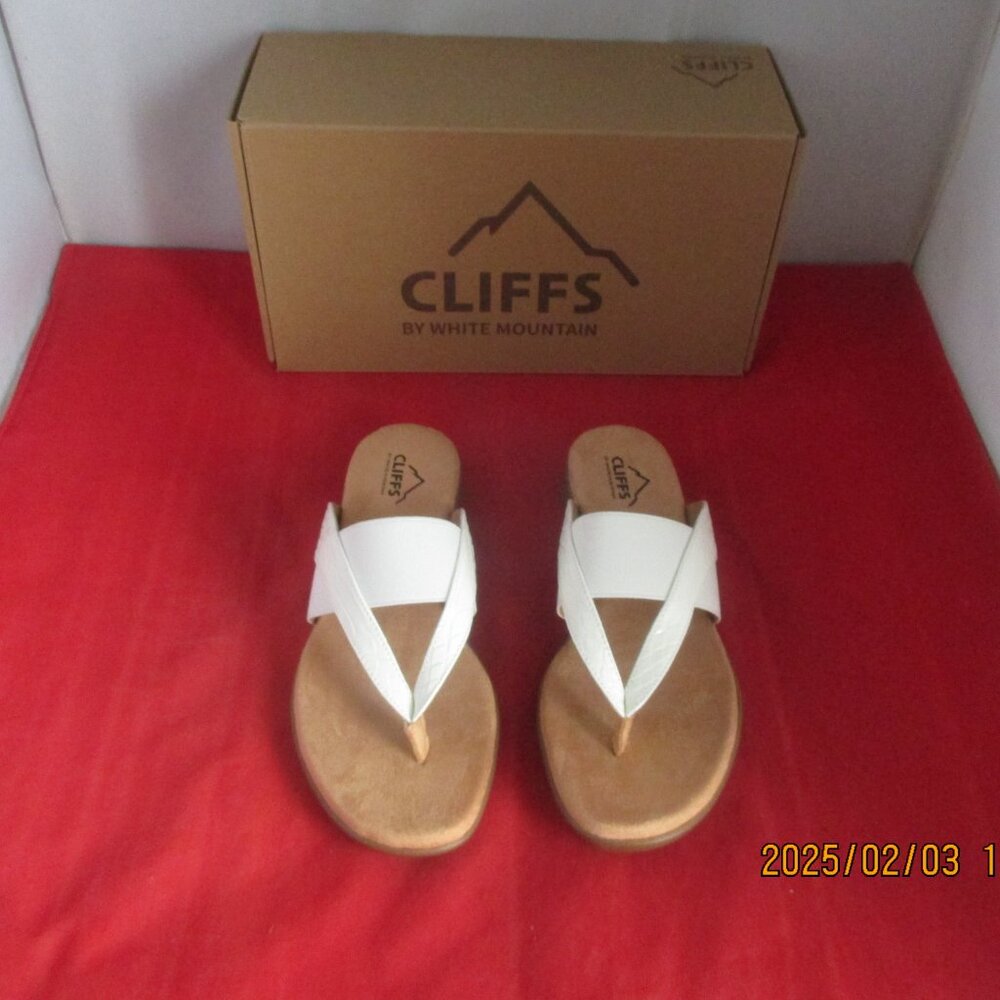 Cliffs by White Mountain Bumble Thong Sandal $49 - US Size 7 1/2 - White - 1155 - Picture 3 of 11